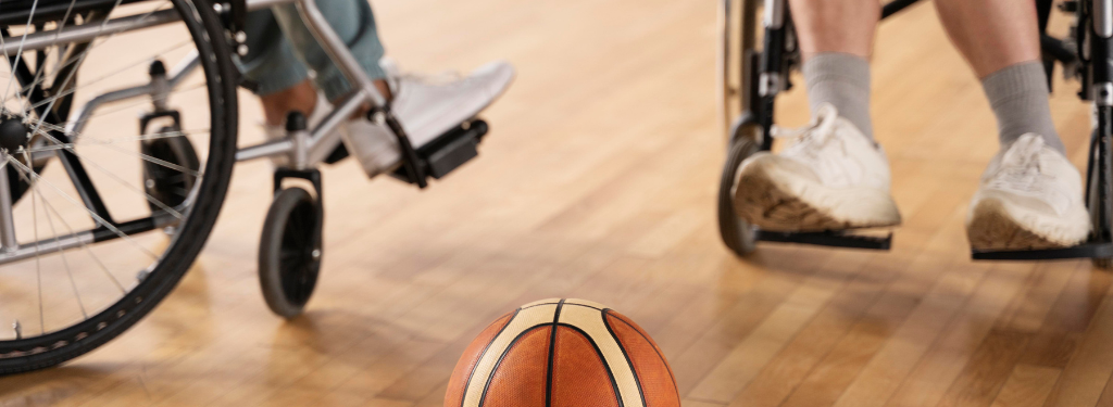 pessoas com deficiência jogam esportes adaptados nas escolas